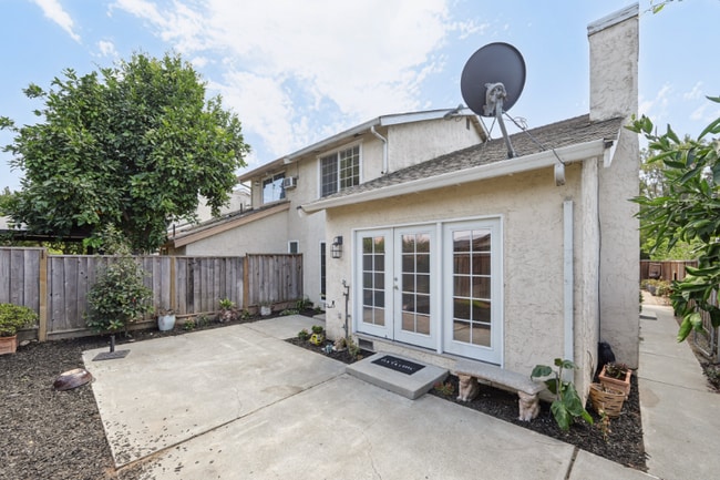 Photo - 1040 N Capitol Ave Unidad 2