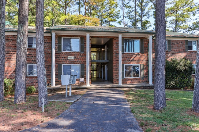 Windy Lakes Apartments