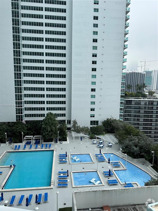 Building Photo - 1900 N Bayshore Dr Unit 1609 Rental