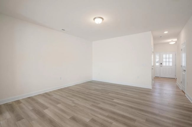 Photo - 2005 Nandina Trl