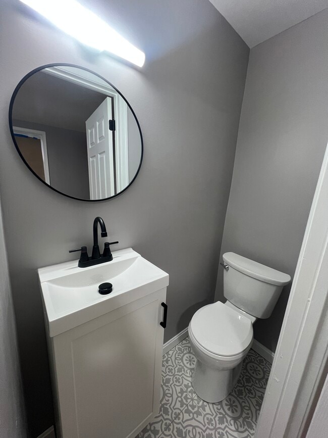 Photo - 1018 W 8th St