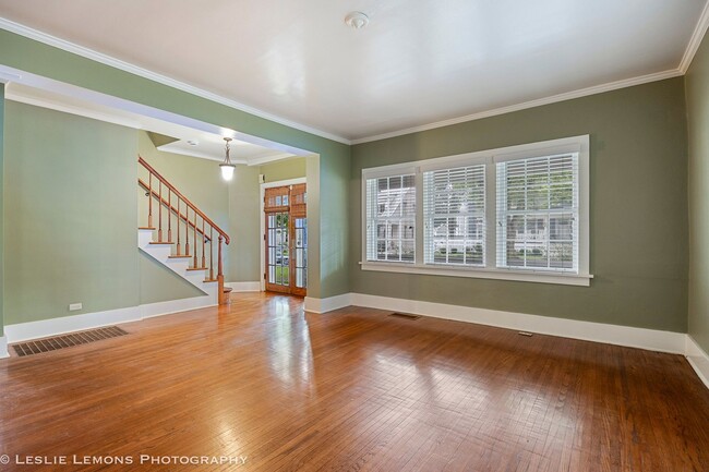 241 W Van Buren Ave