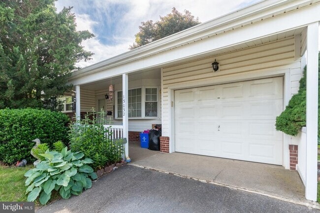 Building Photo - 13032 Worthington Rd Rental