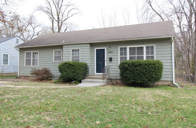 2 Bedroom 1 Bath Home in Roeland Park - 2 Bedroom 1 Bath Home in Roeland Park