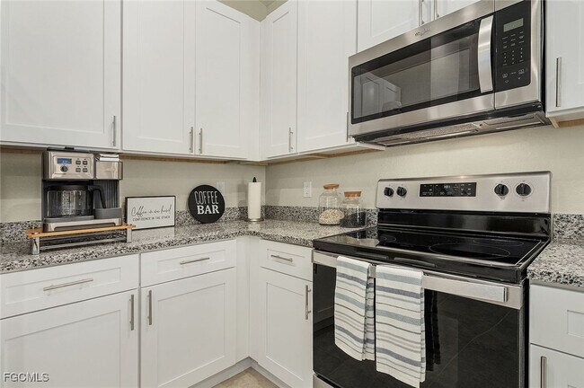 Building Photo - 605 NW 7th Ave Rental
