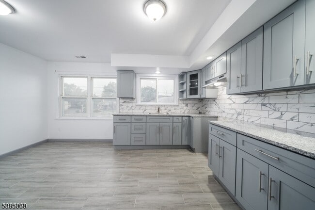 Photo - 1126 Wheatsheaf Rd Unit 2