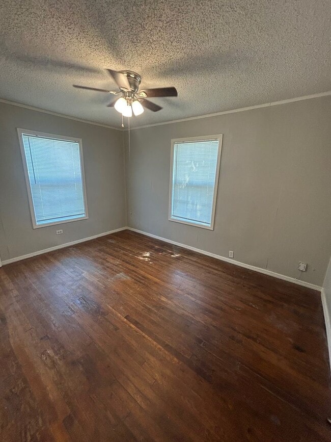 Inviting 2 Bedroom Home - Inviting 2 Bedroom Home