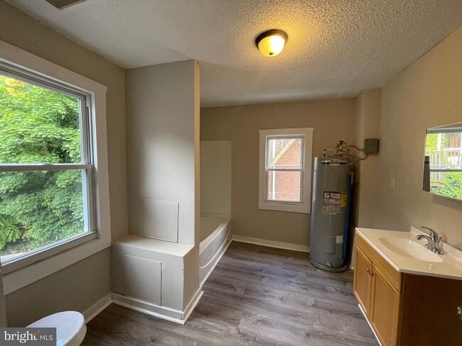Building Photo - 382 E Broadway Rental