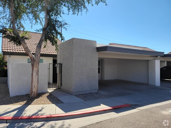 Building Photo - 2 bed 2 bath Townhome in Central Phoenix!!...