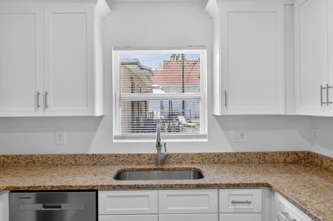 Photo - 2435 5th St NE