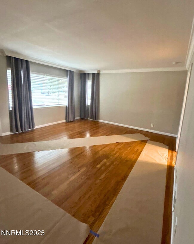 Photo - 320 W Plumb Ln