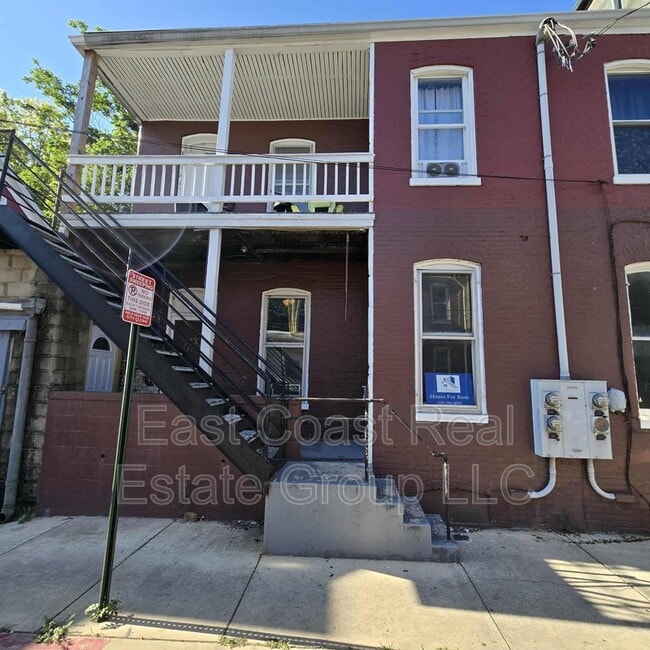 Building Photo - 5 E Lee St Rental