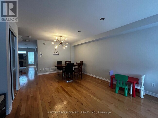 Photo - 5 Quattro Ave