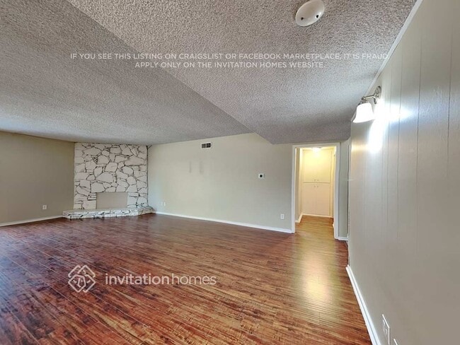 Photo - 15857 Liggett St