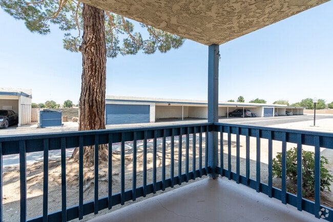 3BR, 2BA - 1,058SF - Patio