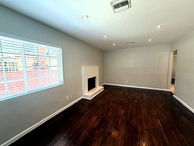 Photo - 316 W Walnut Ave