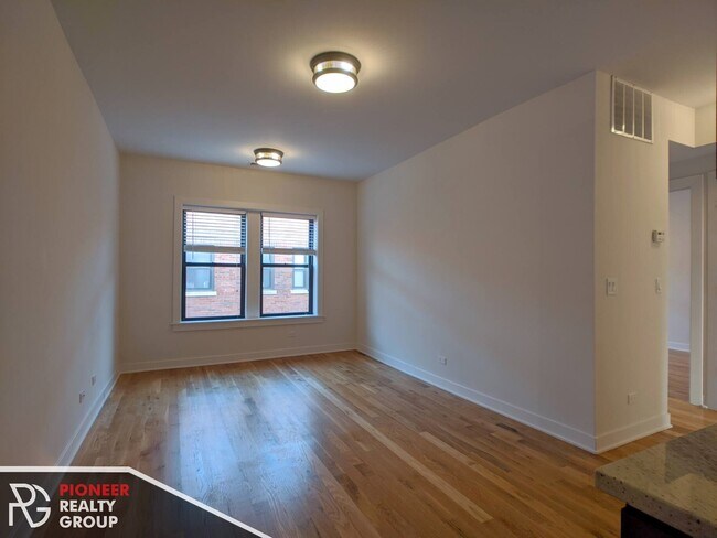 Photo - 2211 W Eastwood Ave Unit 3