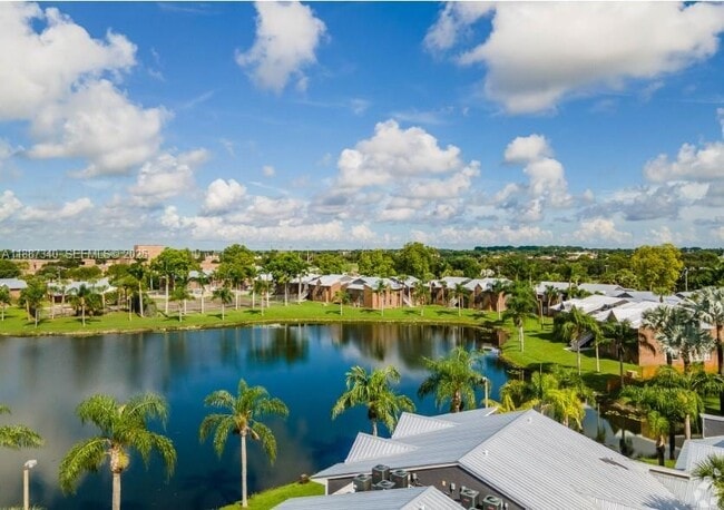 Building Photo - 2000 S Main St Unit 000