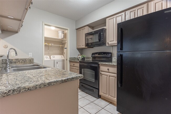 Photo - 8020 Braesmain Dr Unidad 1603