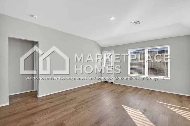 Photo - 812 NE 102nd Ter