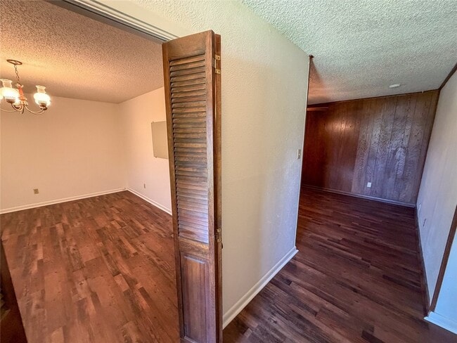 Photo - 907 Seymore Cir