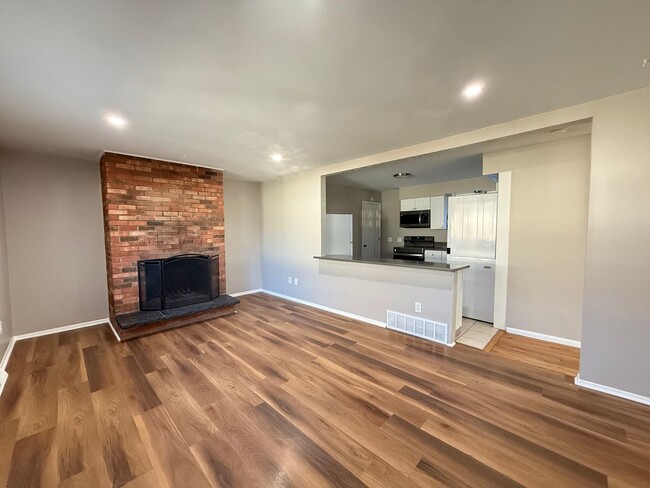 Photo - 1184 Clinton St