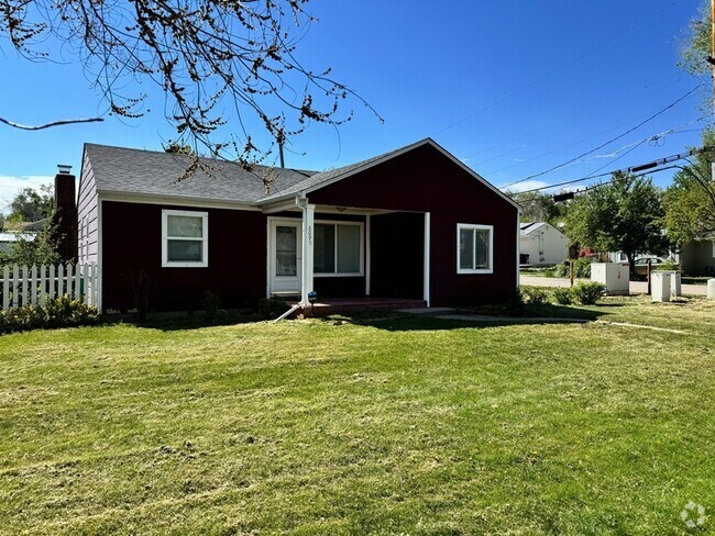 Building Photo - 6095 Pierce St Rental
