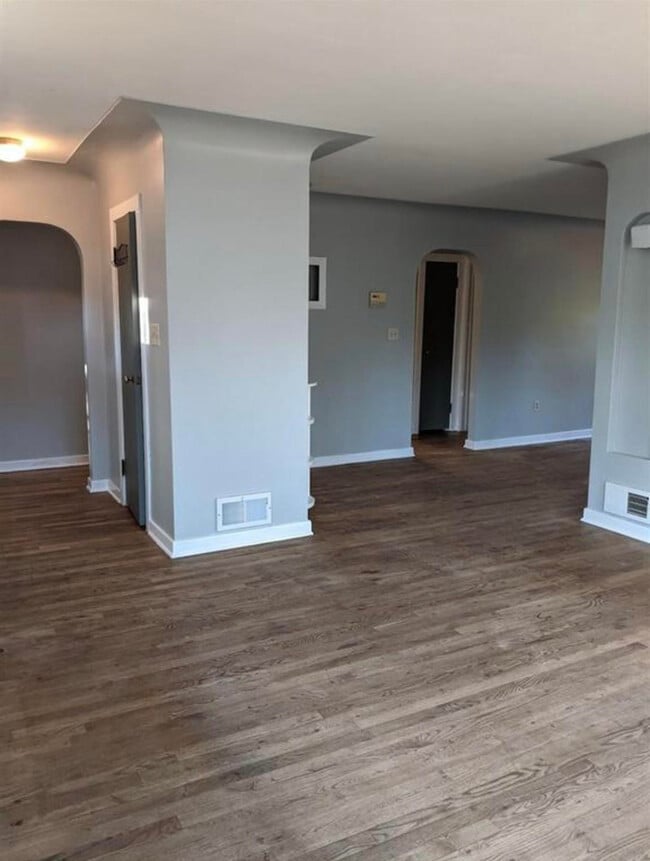Living Room - 519 Fitzhugh St
