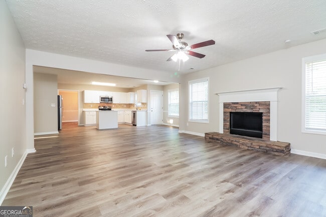 Photo - 1731 River Mill Trail NE