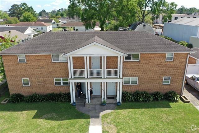 Building Photo - Freshly renovated 2-bedroom, 1-bath apartment