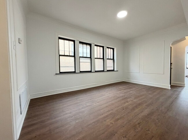 Photo - 7712 S Jeffery Blvd