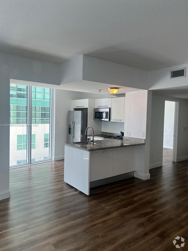 Building Photo - 185 SW 7th St Unit 1412 Rental