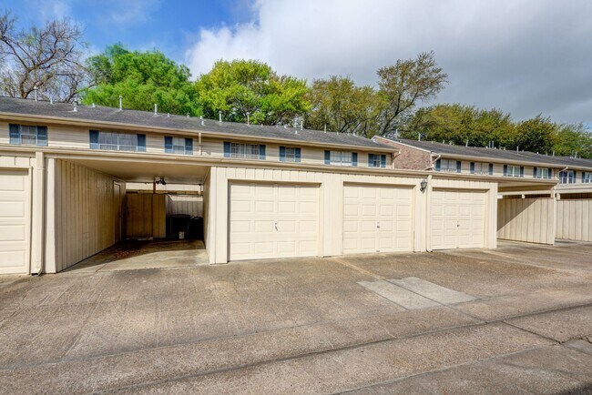 Building Photo - 6422 Burgoyne Dr. Unit 150 Rental