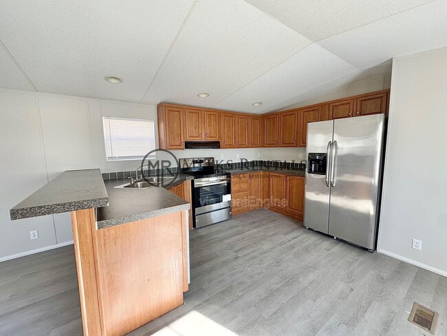 Photo - 106 Robby St