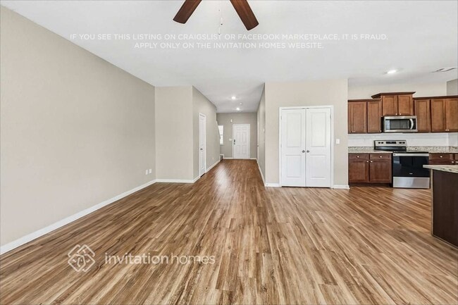 Photo - 407 Vermeer Ct