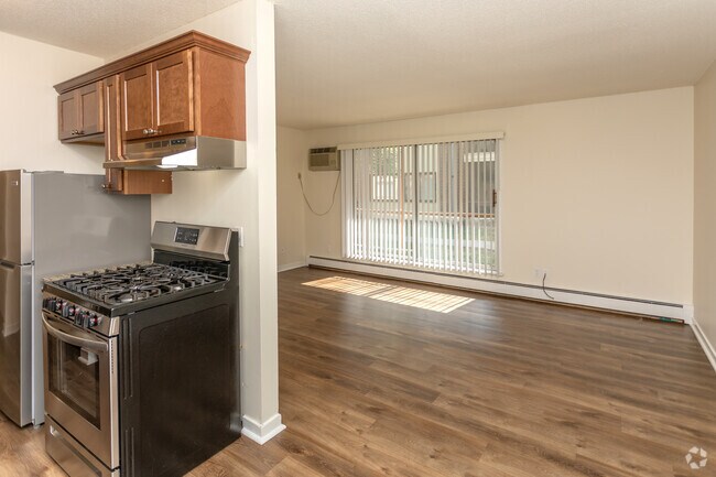 2BR, 1BA - 850SF