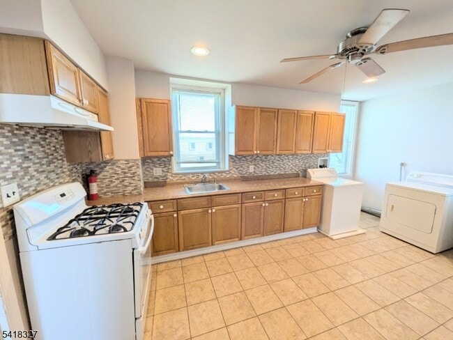 Photo - 239 Union Blvd