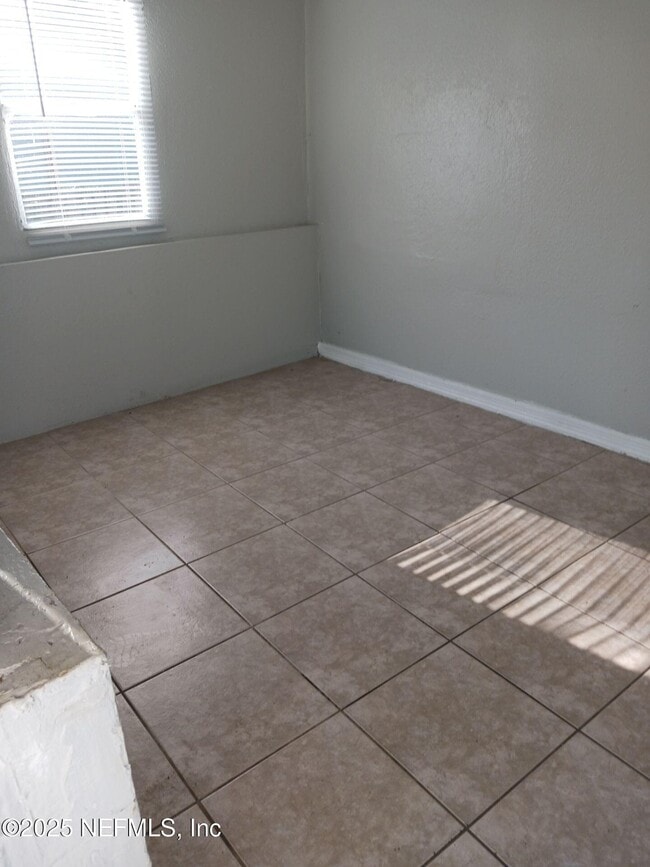 Photo - 2370 Commonwealth Ave