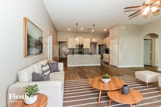 Photo - 526 SW Dahled Ave