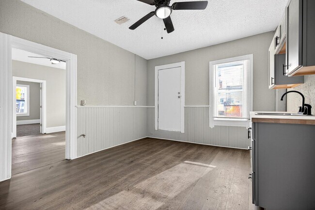 Photo - 3356 W 44th St