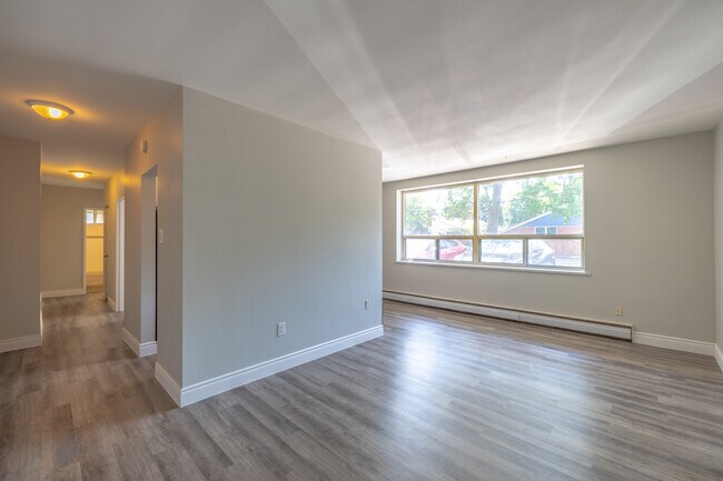 Photo - De Laurentian Apartments