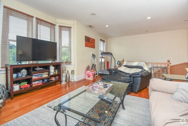 Building Photo - 431 Faneuil St Unit 2C Rental
