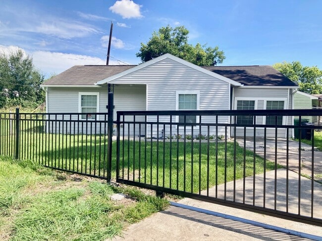Photo - 6103 Sherwood Dr