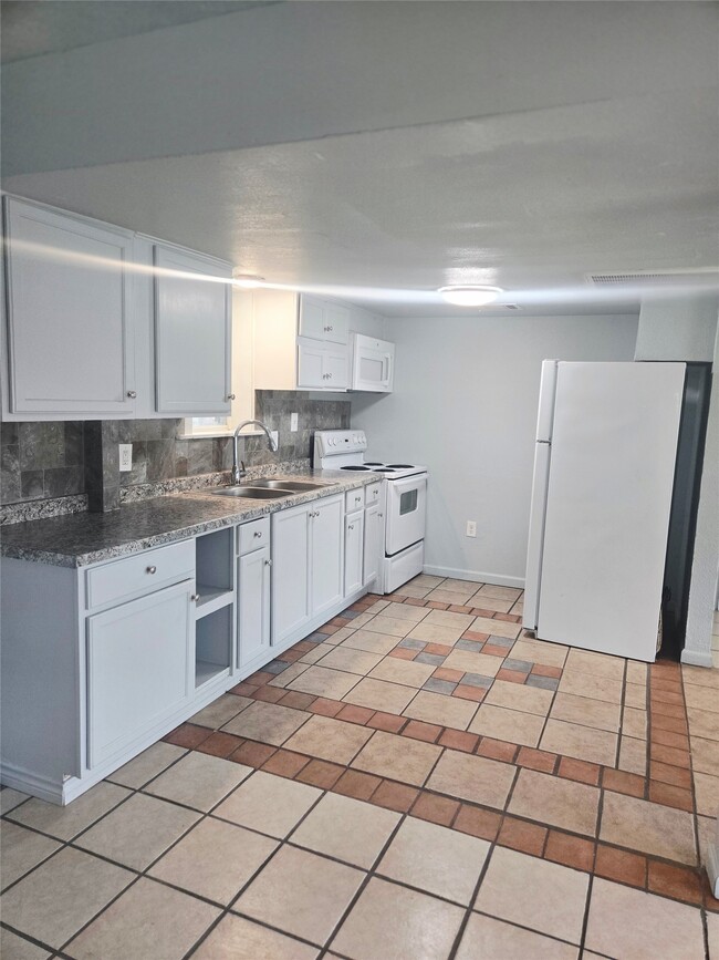 Photo - 5709 Craig St