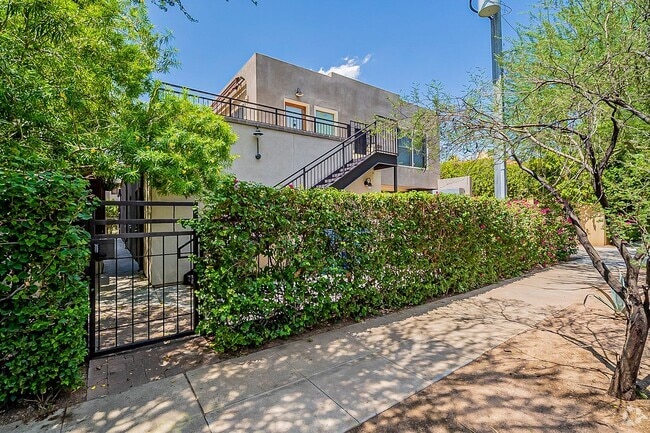 Building Photo - Live Downtown! Move Right In! Rental
