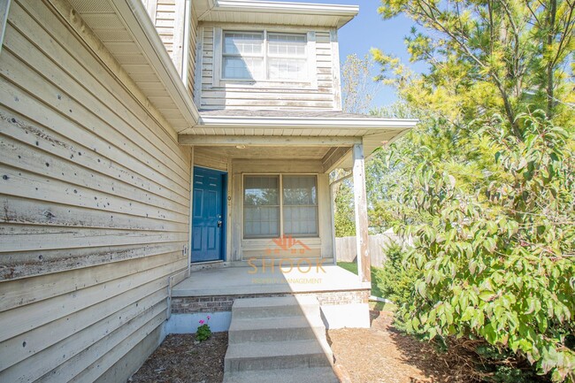 Photo - LARGE TOWNHOME CLOSE TO CAMPUS - LOTS OF SPACE!