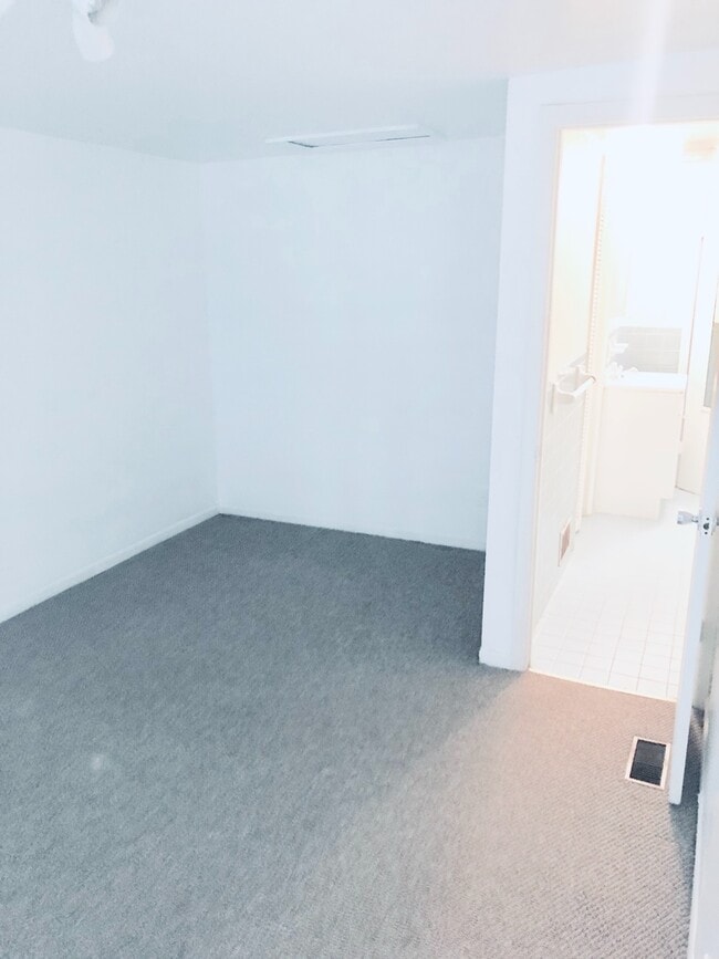 Photo - 547 Elmwood Dr NE Unit 04