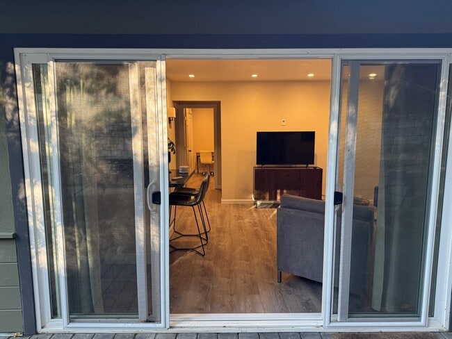 Photo - 779 Hamilton Dr