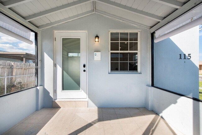 Photo - 115 SE 2nd St Unidad 1-2