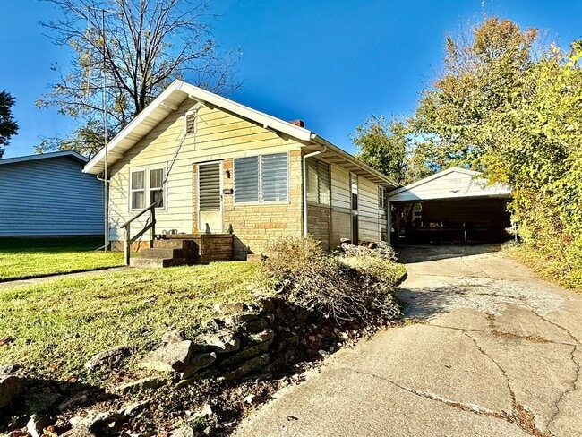 Building Photo - Available August 2026;  Monthly rent $1,50...